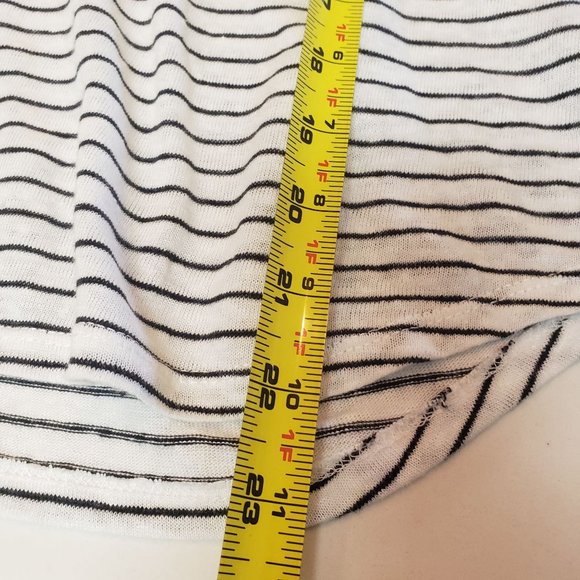 Chico's Linen top size Large‎ shoulder  gold button detail striped black white - Picture 9 of 9
